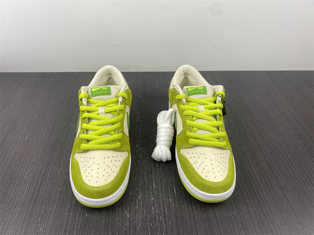 Dunk Low DM0807-300